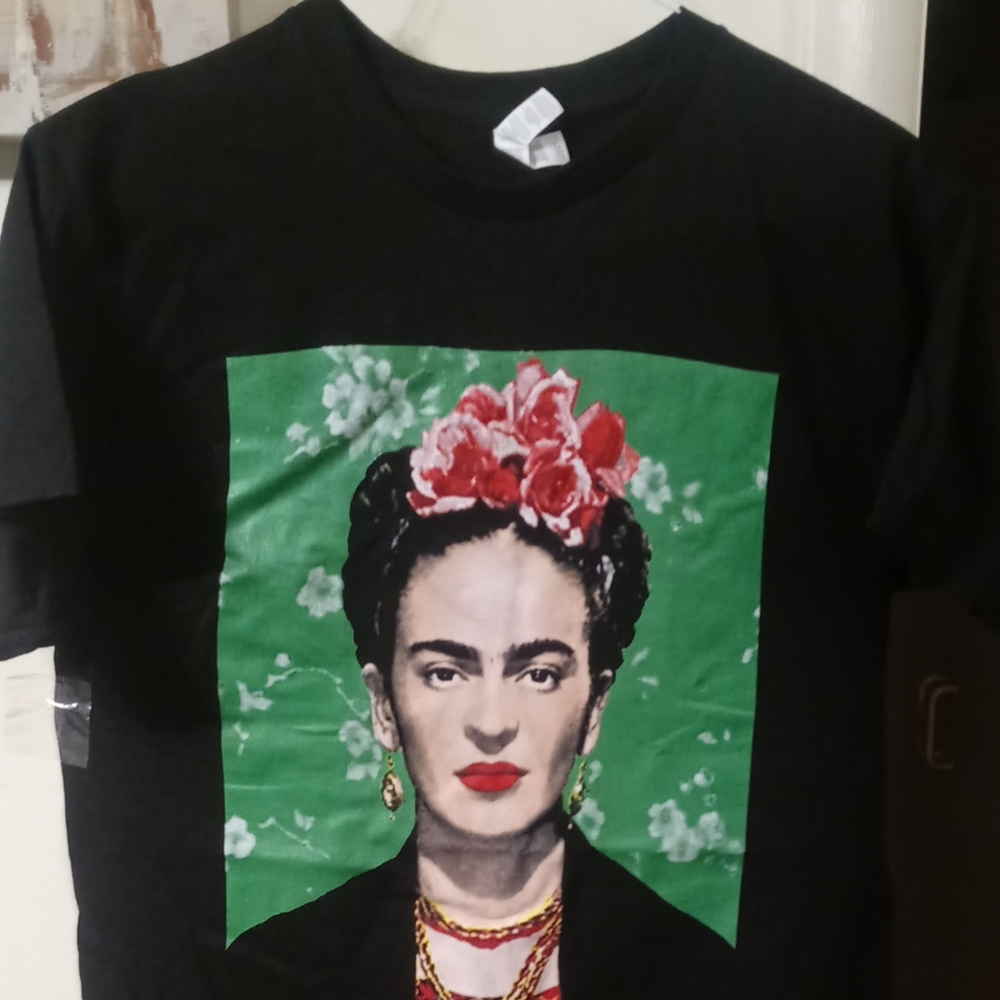 T shirt Frida design Size M